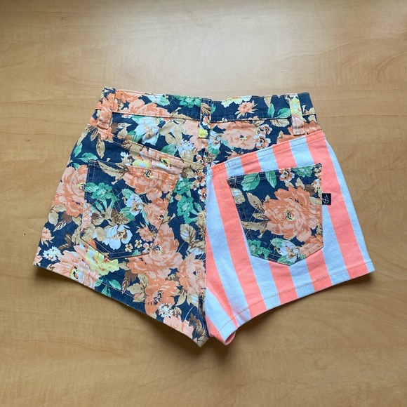 MINKPINK Australian Shorts Floral + Stripes XS - Picture 2 of 7